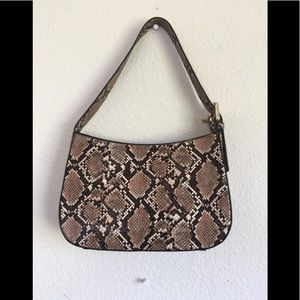 Get to know About the Snakeskin Type Bags and prefer it